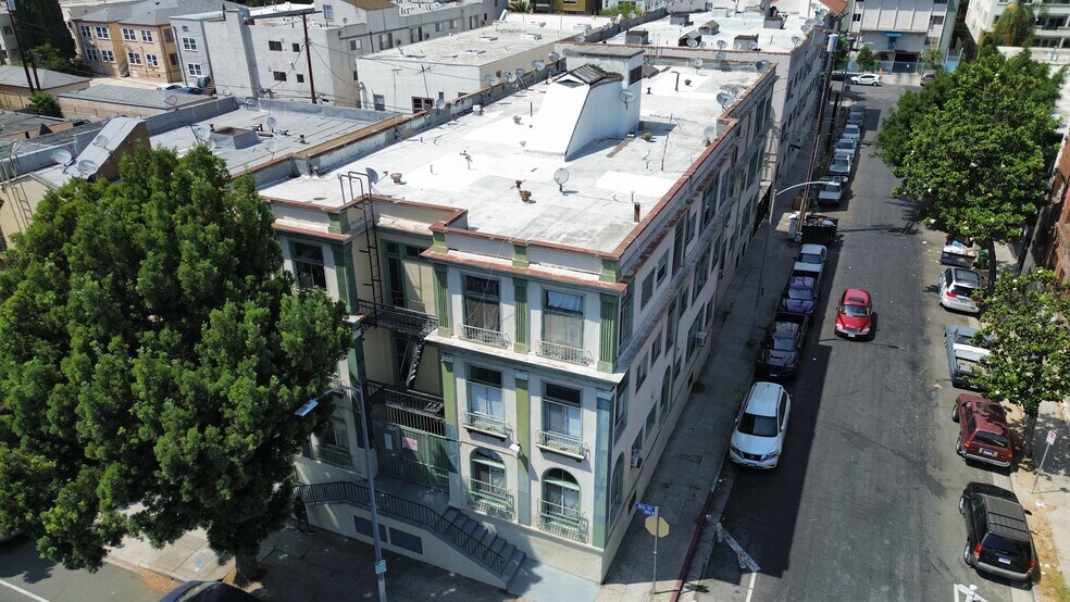 2809 W 8th St, Los Angeles, CA à vendre - Photo de l’immeuble – Image 2 sur 9