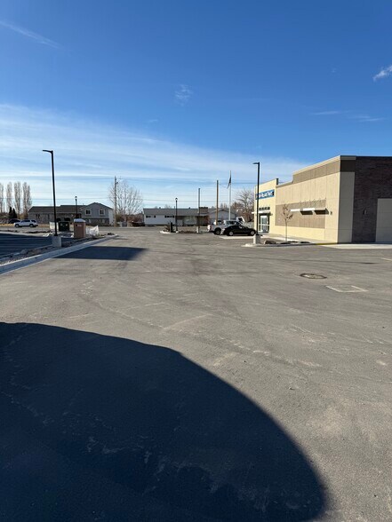 2102 2000 w, Clinton, UT à louer - Photo de l’immeuble – Image 2 sur 5