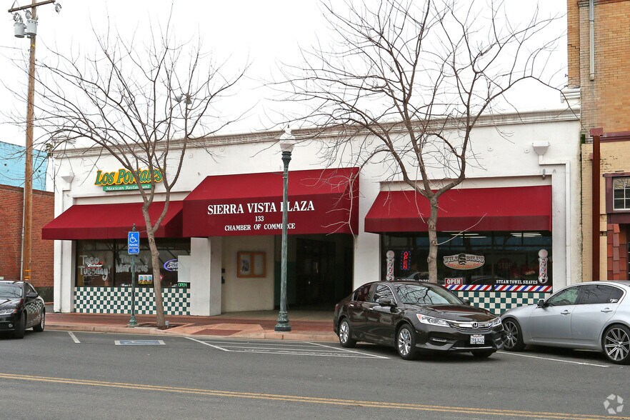 133 W Honolulu St, Lindsay, CA à louer - Photo de l’immeuble – Image 2 sur 4