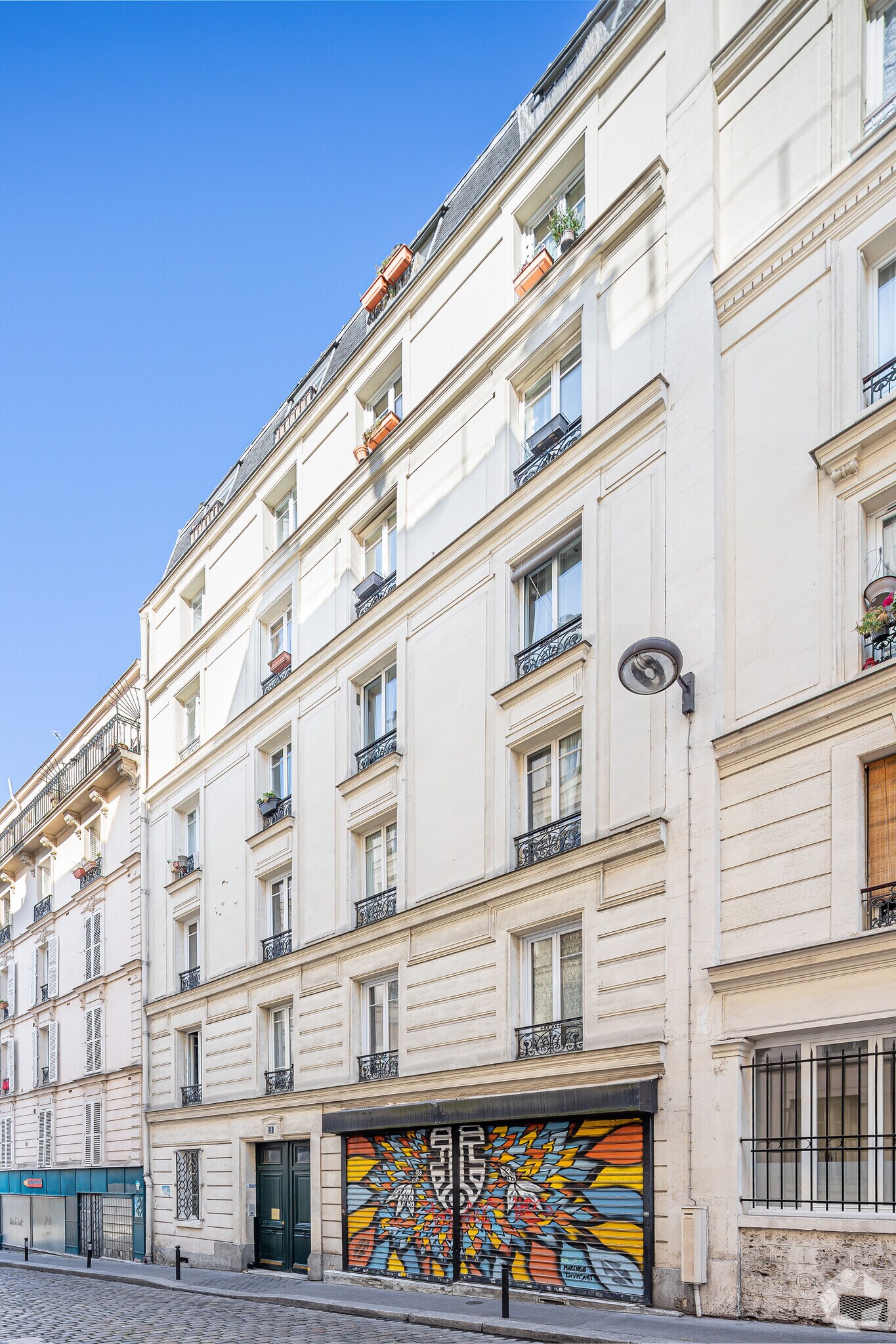 Immeuble residentiel dans Paris à vendre Photo principale– Image 1 sur 2