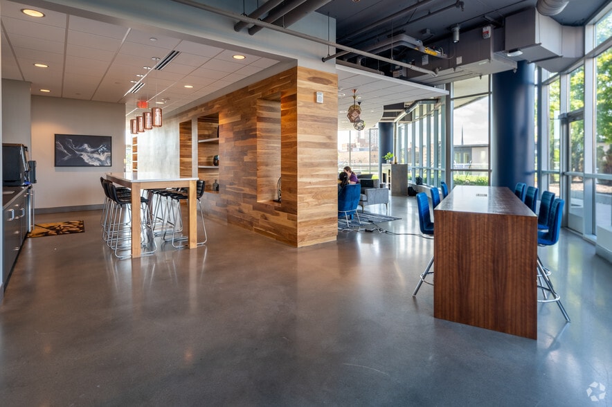 1369 Spruce Pl, Minneapolis, MN à louer - Photo intérieure – Image 3 sur 98