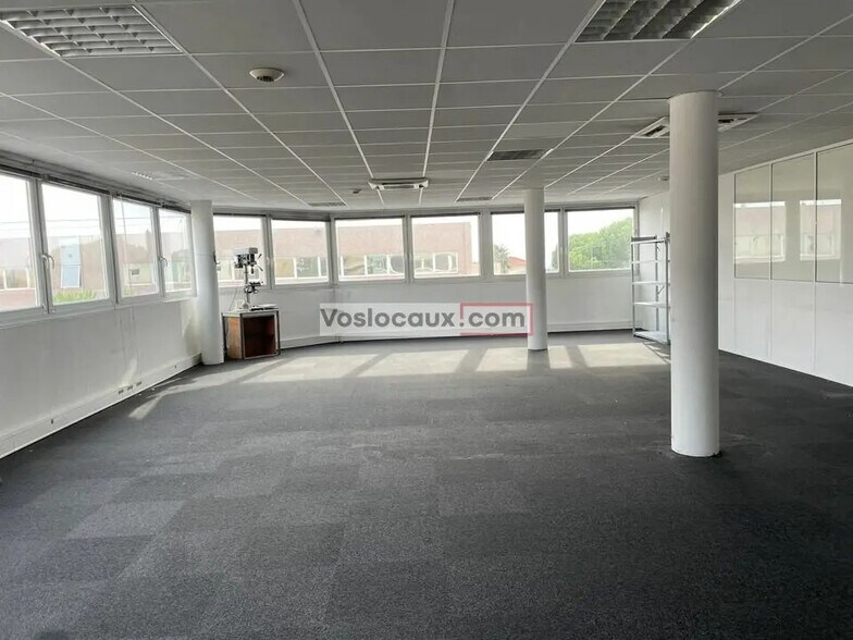 Bureau dans Villeneuve-Loubet à louer - Photo de l’immeuble – Image 3 sur 5