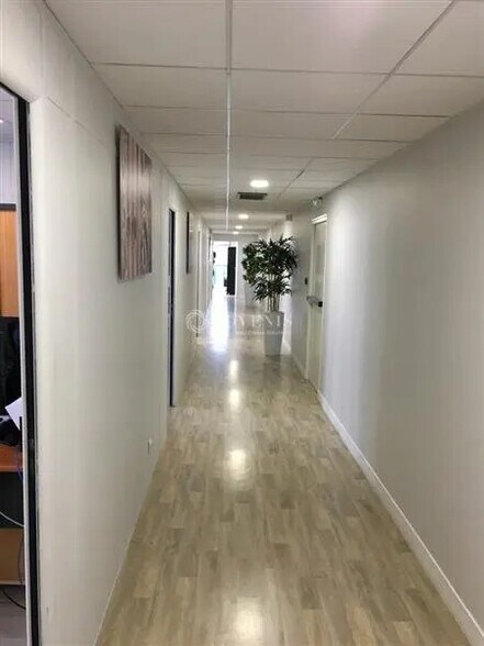 Bureau dans Montigny-le-Bretonneux à vendre - Photo de l’immeuble – Image 1 sur 6