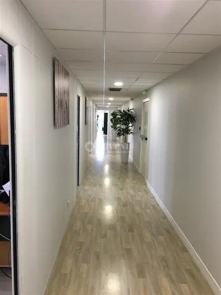 Bureau dans Montigny-le-Bretonneux à vendre Photo de l’immeuble– Image 1 sur 7