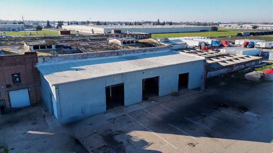 1649 E Victor Rd, Lodi, CA à louer - Photo de l’immeuble – Image 2 sur 4