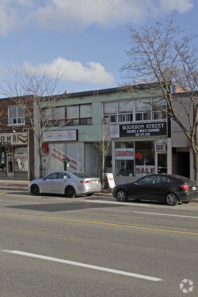 213-215 Lakeshore Rd E, Mississauga, ON à louer - Photo de l’immeuble – Image 2 sur 2