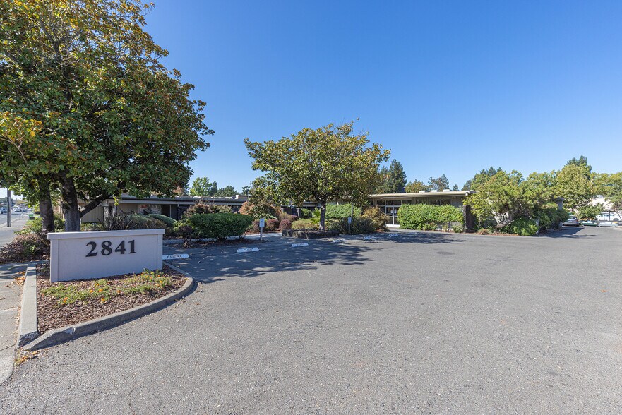 2841 Cleveland Ave, Santa Rosa, CA à vendre - Photo de l’immeuble – Image 2 sur 19