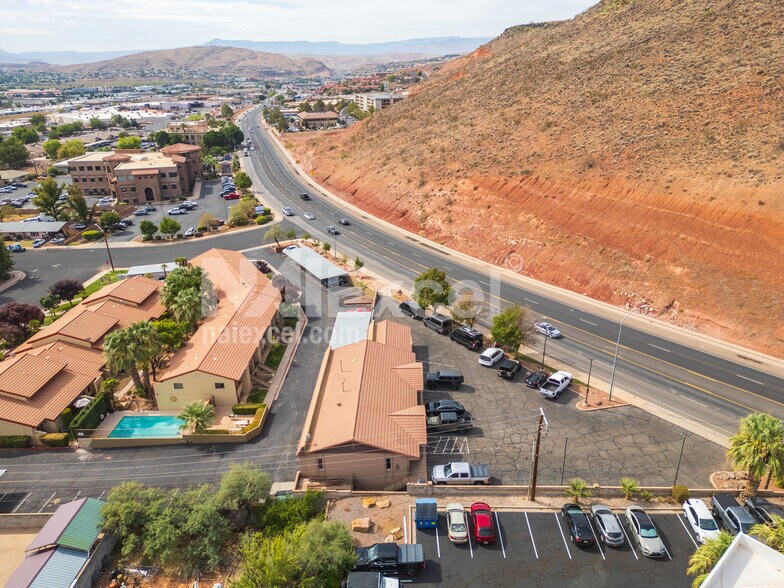 465 S Bluff St, Saint George, UT à louer - Photo de l’immeuble – Image 3 sur 5