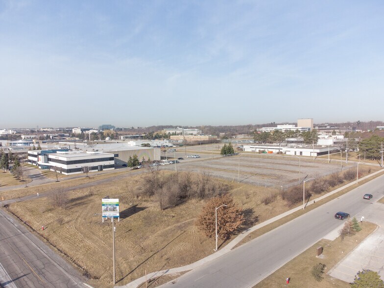 2251 N Sheridan Way, Mississauga, ON à louer - Photo de la construction – Image 2 sur 5