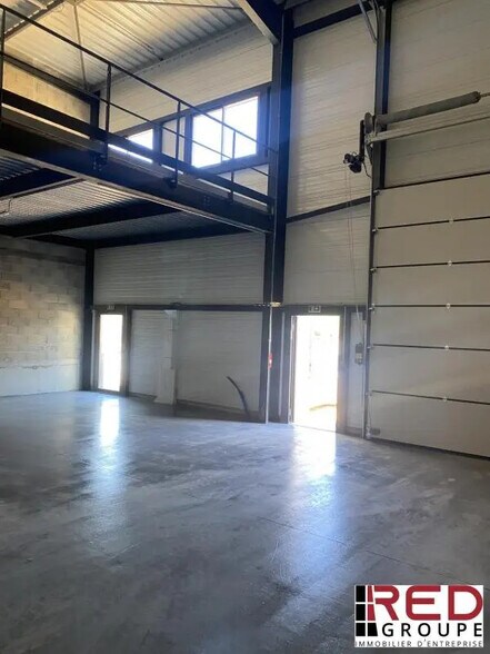Industriel/Logistique dans Signes à vendre - Photo de l’immeuble – Image 3 sur 5