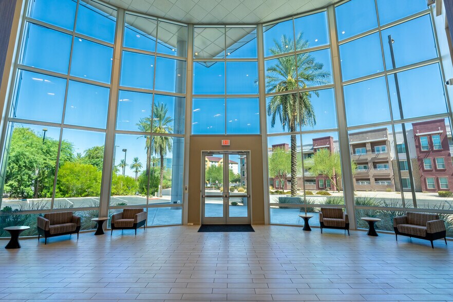 827 W Grove Ave, Mesa, AZ à louer - Photo de l’immeuble – Image 2 sur 11