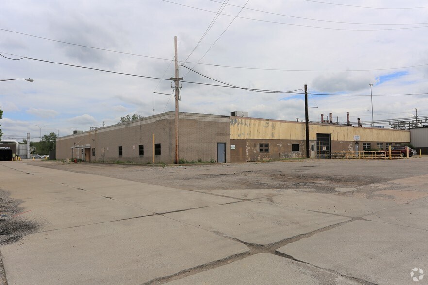 4855 W 130th St, Cleveland, OH à louer - Photo de l’immeuble – Image 2 sur 4