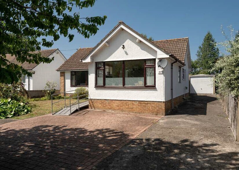 1 Bath Rd, Eastington à vendre - Photo de l’immeuble – Image 2 sur 18