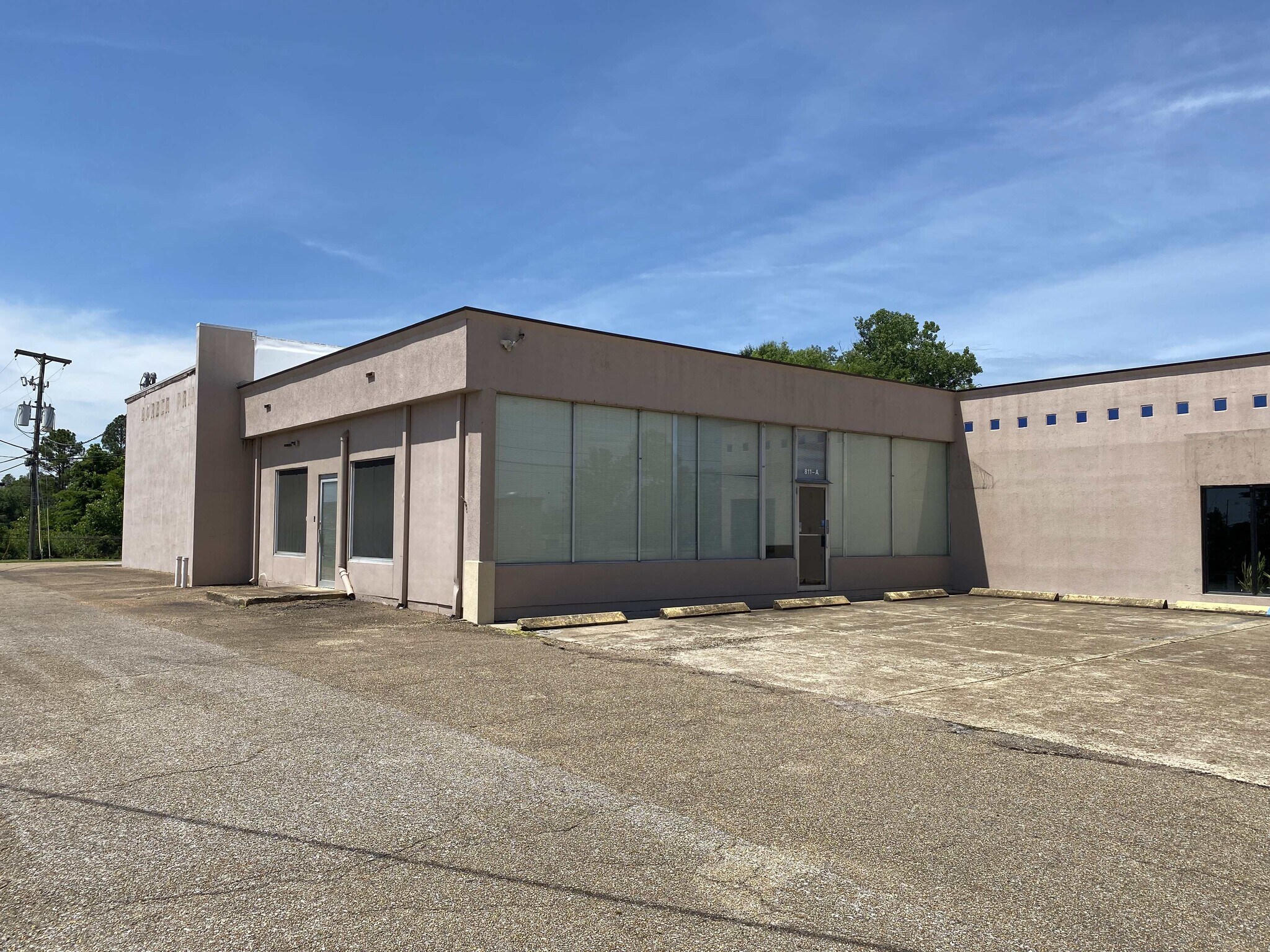 811 Varsity Dr, Tupelo, MS à louer Photo de l’immeuble– Image 1 sur 3