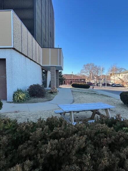 1 Social St, Woonsocket, RI à louer - Photo de l’immeuble – Image 2 sur 17