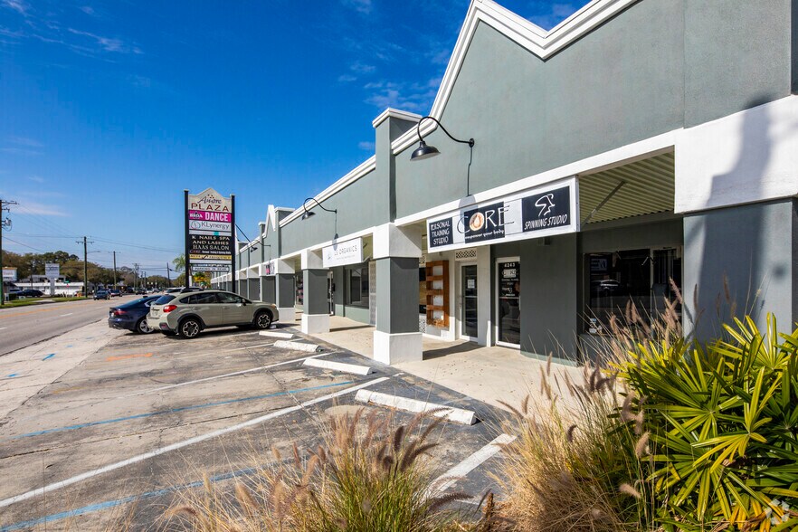 4245 Henderson Blvd, Tampa, FL à louer - Photo principale – Image 1 sur 9