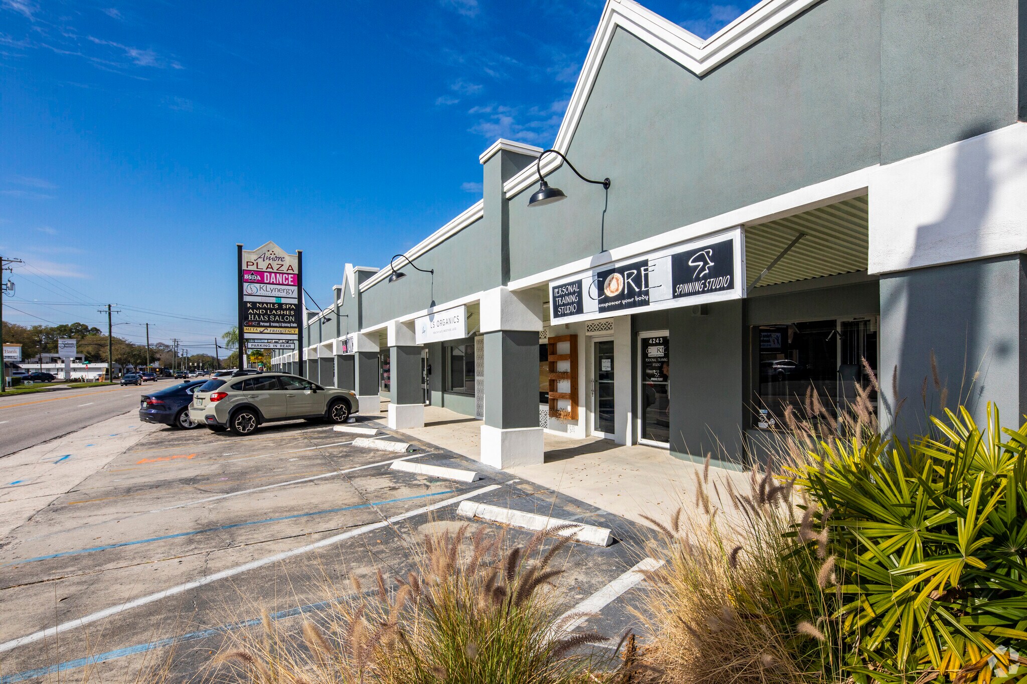 4245 Henderson Blvd, Tampa, FL à louer Photo principale– Image 1 sur 10