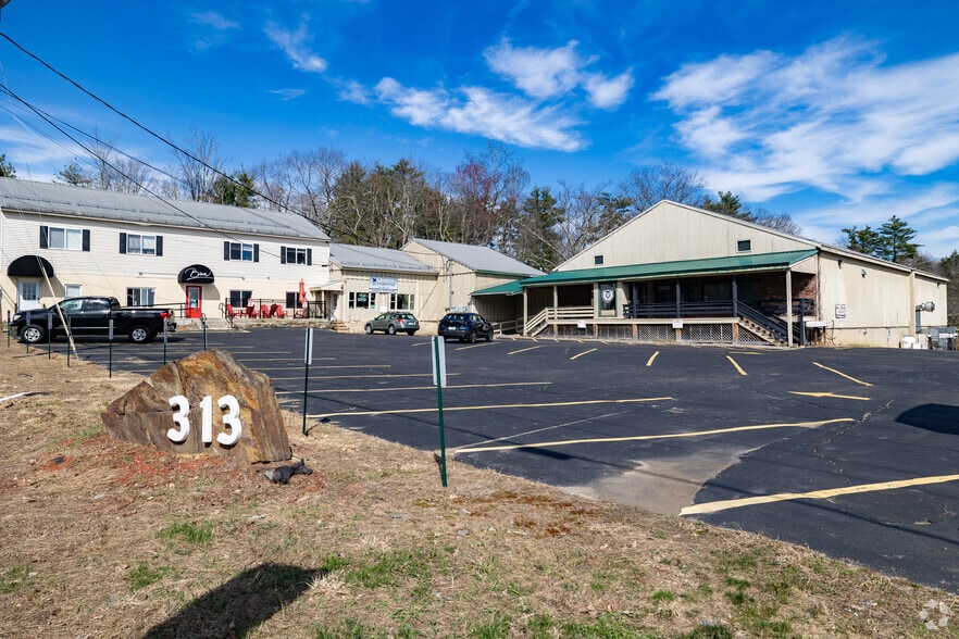 313 Route 125, Brentwood, NH à louer - Photo principale – Image 1 sur 47