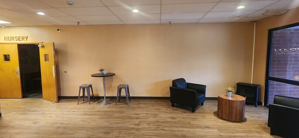 363 Northeast Ave, Tallmadge, OH à louer - Photo de l’immeuble – Image 3 sur 4