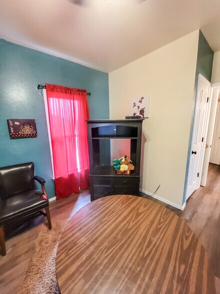 710 W Broadway St, Collinsville, OK à vendre - Photo intérieure – Image 3 sur 58