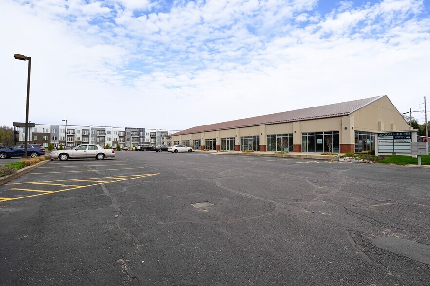 1202 W Maumee St, Angola, IN à louer - Photo de l’immeuble – Image 3 sur 4
