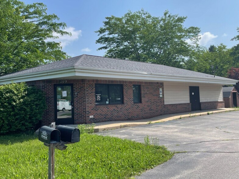 205 S Center Rd, Saginaw, MI à vendre - Photo de l’immeuble – Image 2 sur 9