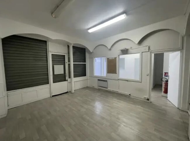 Plus de détails pour Local commercial à louer