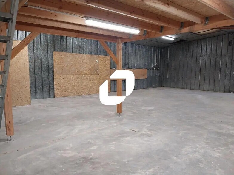 Local d’activités dans La Chapelle-sur-Erdre à louer - Photo de l’immeuble – Image 3 sur 14