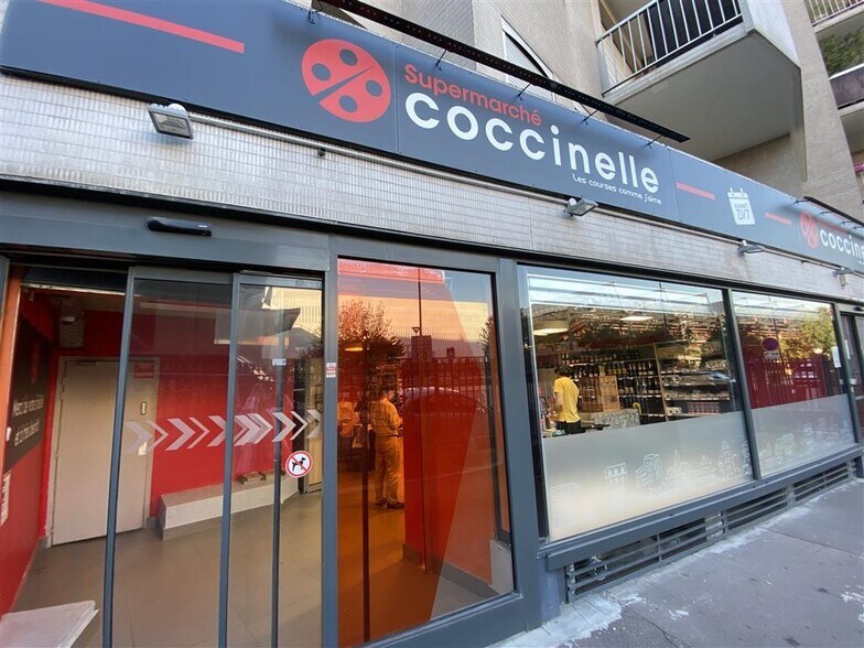 Local commercial dans Paris à louer - Photo de l’immeuble – Image 1 sur 9