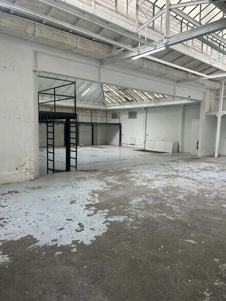 Local commercial dans Paris à louer - Photo de l’immeuble – Image 3 sur 5