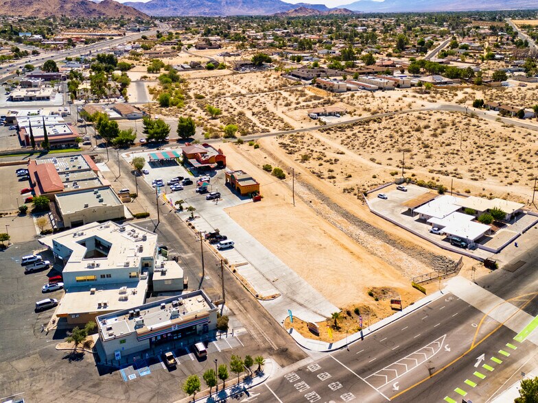 Apple Valley Rd, Apple Valley, CA à louer - Photo de l’immeuble – Image 3 sur 5