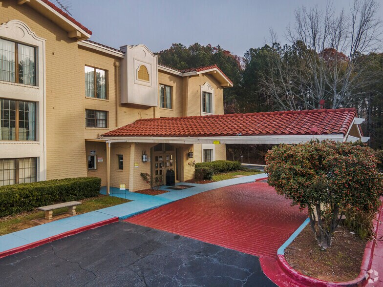 7377 Six Flags Dr, Austell, GA à vendre - Photo de l’immeuble – Image 3 sur 13