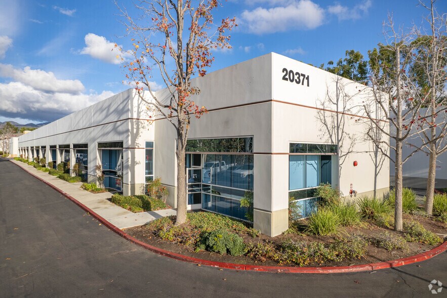 20381 Lake Forest Dr, Lake Forest, CA à louer - Photo principale – Image 3 sur 4