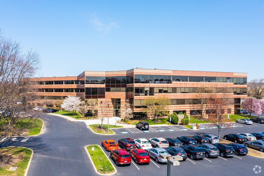 101 Lindenwood Dr, Malvern, PA à louer - Photo de l’immeuble – Image 2 sur 43