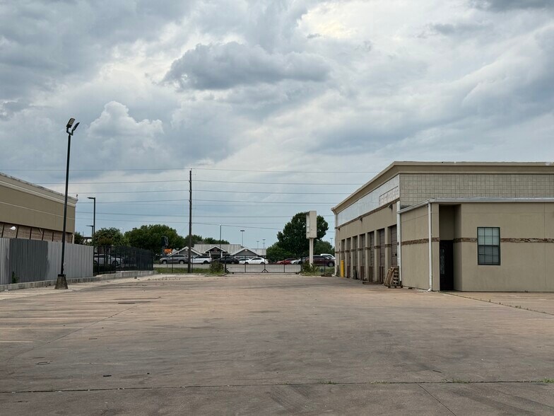 2737 Highway 6 S, Houston, TX à louer - Photo de l’immeuble – Image 3 sur 14