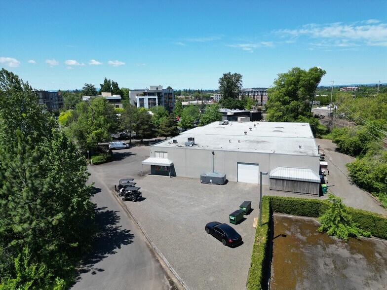 4670 SW Pacific Ave, Beaverton, OR à louer - Photo de l’immeuble – Image 3 sur 10