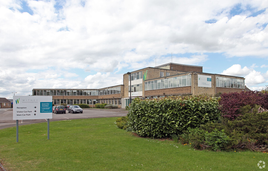 Windrush Park Rd, Witney à louer - Photo de l’immeuble – Image 3 sur 12