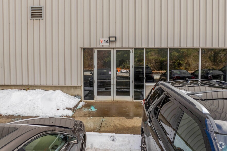 6-10 Lego Way, Enfield, CT à louer - Photo de l’immeuble – Image 3 sur 5