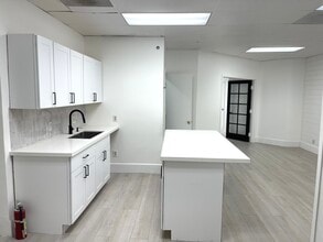 24404 S Vermont Ave, Harbor City, CA à louer Photo intérieure– Image 1 sur 7