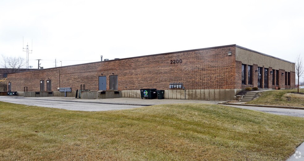 2200 N Stonington Ave, Hoffman Estates, IL à vendre - Photo de l’immeuble – Image 2 sur 2