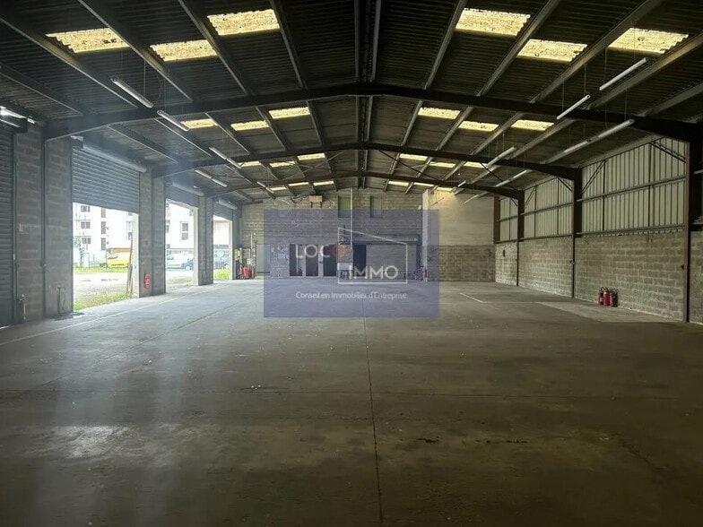 Industriel/Logistique dans Cenon à louer - Photo de l’immeuble – Image 1 sur 11