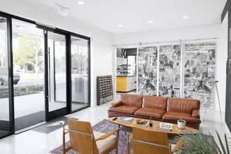 3530 Hyland Ave, Costa Mesa, CA à louer Photo intérieure– Image 1 sur 10