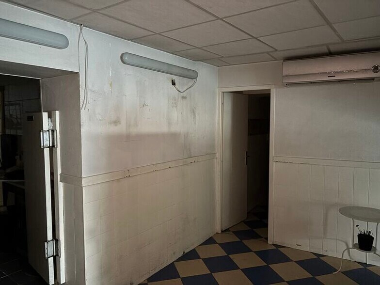 Local commercial dans Albigny-sur-Saône à vendre - Photo intérieure – Image 3 sur 7