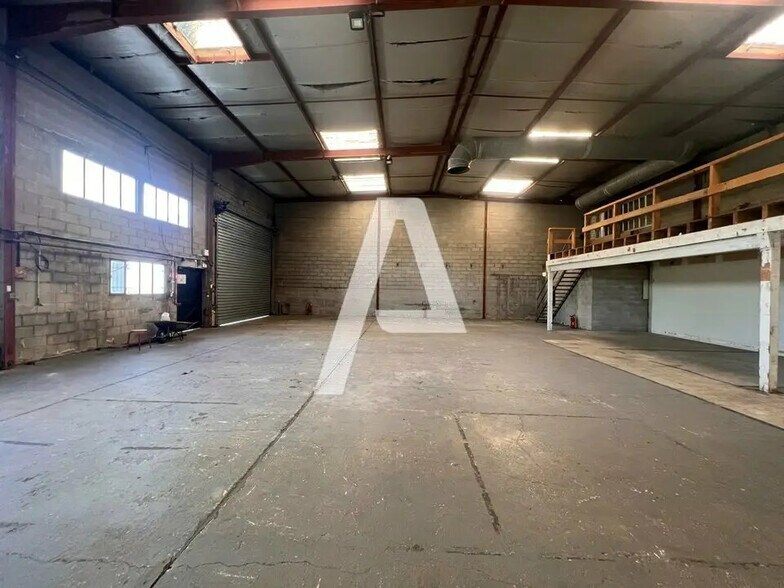 Local d’activités dans Lagny-sur-Marne à louer - Photo de l’immeuble – Image 2 sur 5