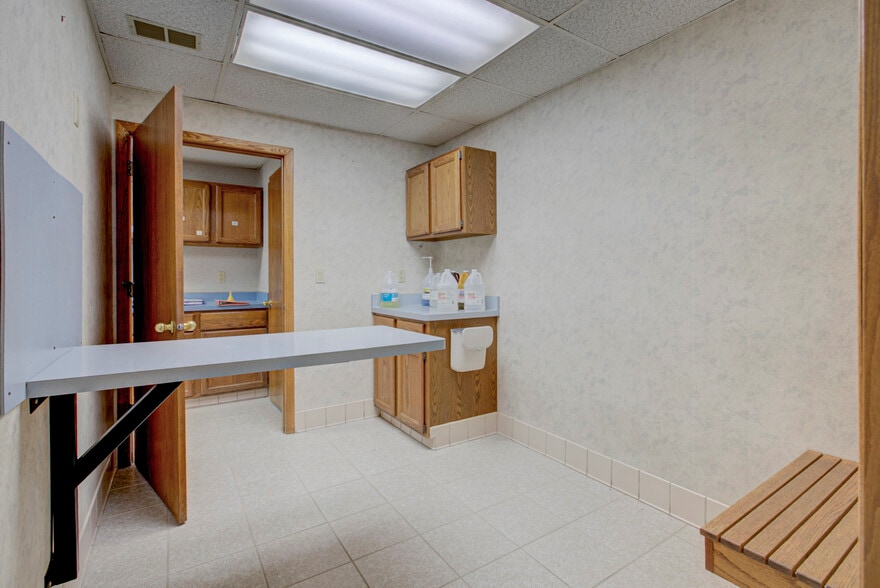 2321 W Wisconsin Ave, Appleton, WI à vendre - Photo intérieure – Image 2 sur 14
