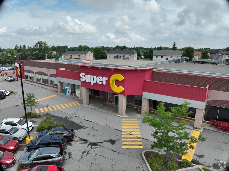 5333 Boul Laurier, Terrebonne, QC à louer – Image 2 sur 12