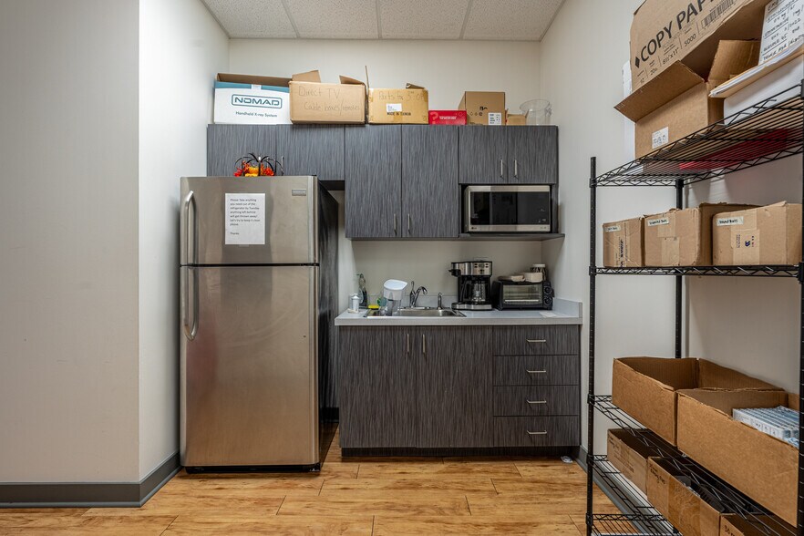 3000 Woodcreek Dr, Downers Grove, IL à louer - Photo de l’immeuble – Image 3 sur 15
