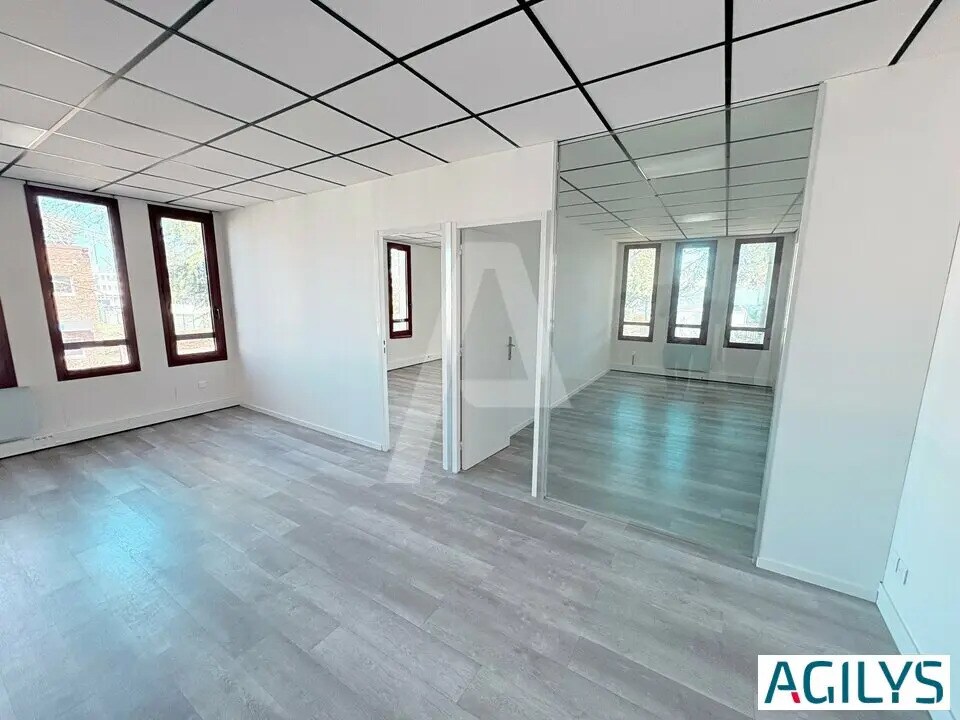 Bureau dans Les Ulis à louer Photo de l’immeuble– Image 1 sur 9