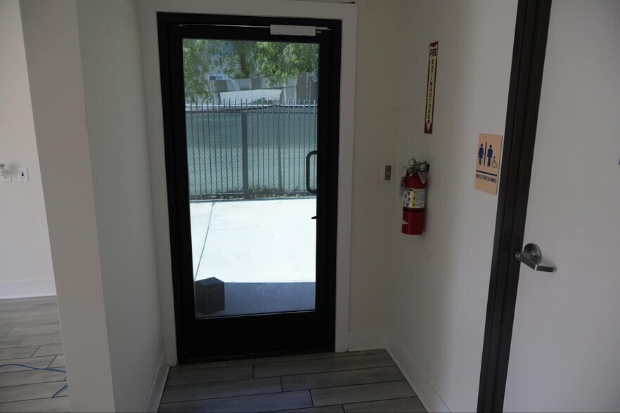 5261 Alhambra Ave, Los Angeles, CA à louer - Photo de l’immeuble – Image 3 sur 9