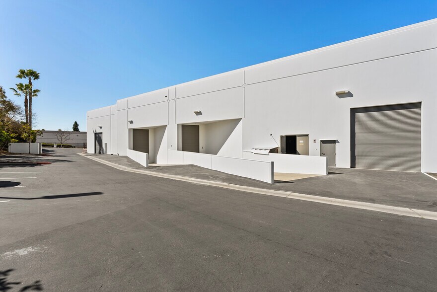 6749 Top Gun St, San Diego, CA à louer - Photo de l’immeuble – Image 3 sur 9